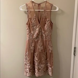Tobi blush dress in Xs